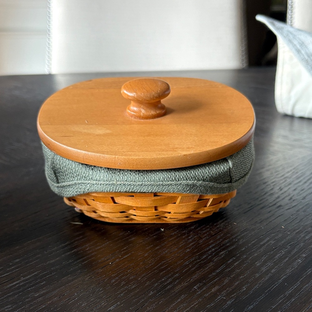 Longaberger Wood Lidded Woven Basket‎ with Green Fabric Cover: tea bags / salt